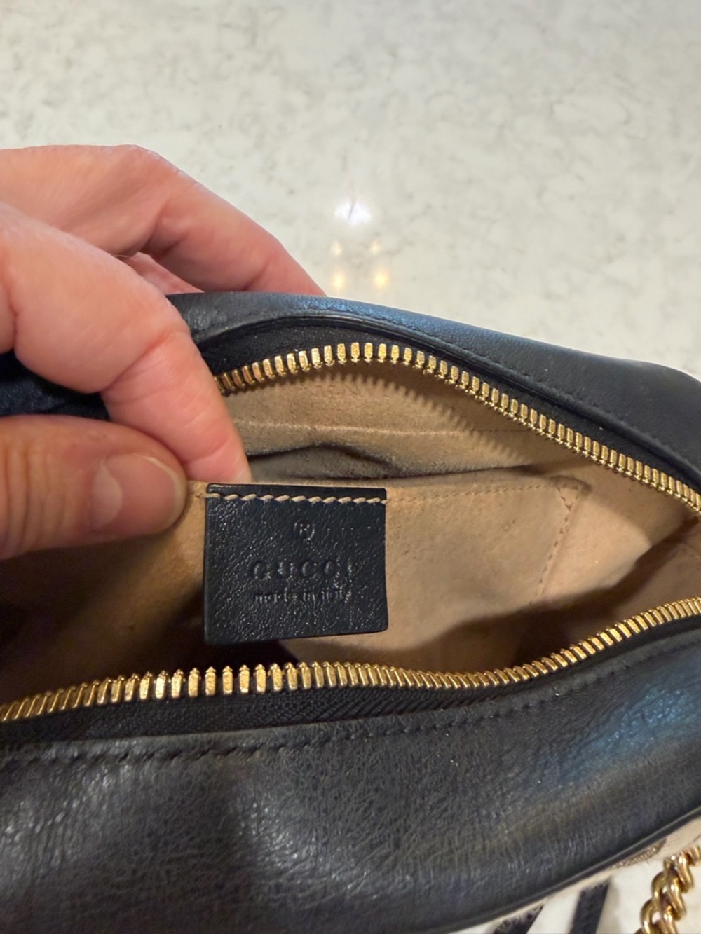 GUCCI
Authentic Monogram Matelasse Diagonal
Small GG Marmont Chain
Shoulder Bag - Picture 8 of 10